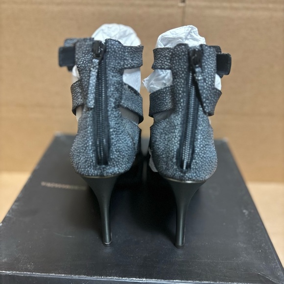 BCBG Maxazria Platform Heels - Picture 5 of 8